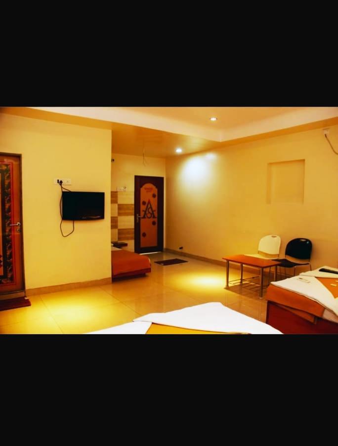 Hotel Apple Sai Residency Shirdi Buitenkant foto