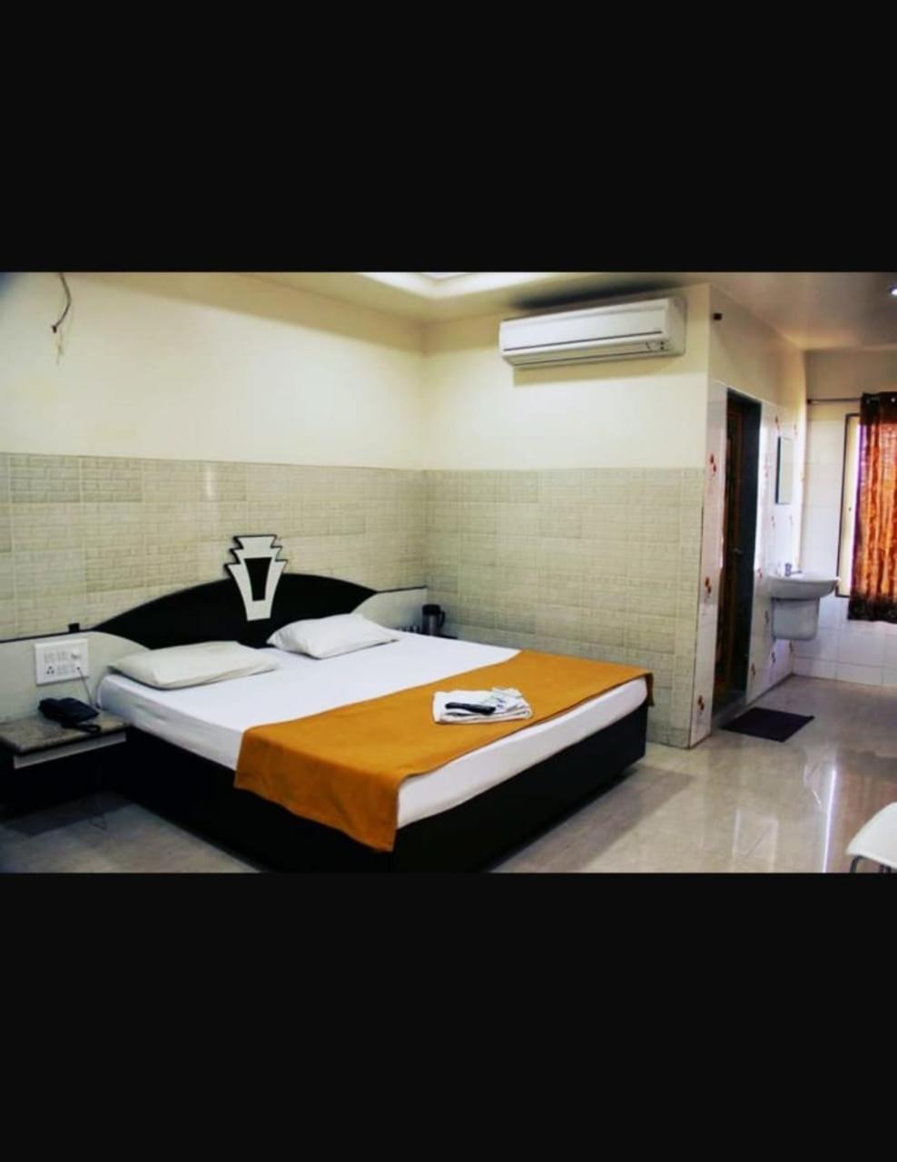 Hotel Apple Sai Residency Shirdi Buitenkant foto