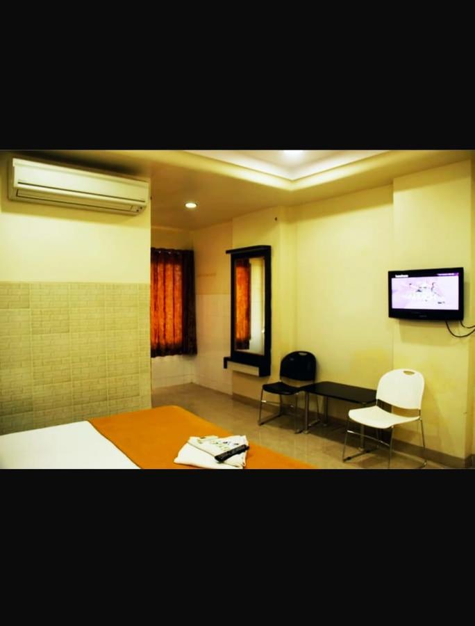 Hotel Apple Sai Residency Shirdi Buitenkant foto