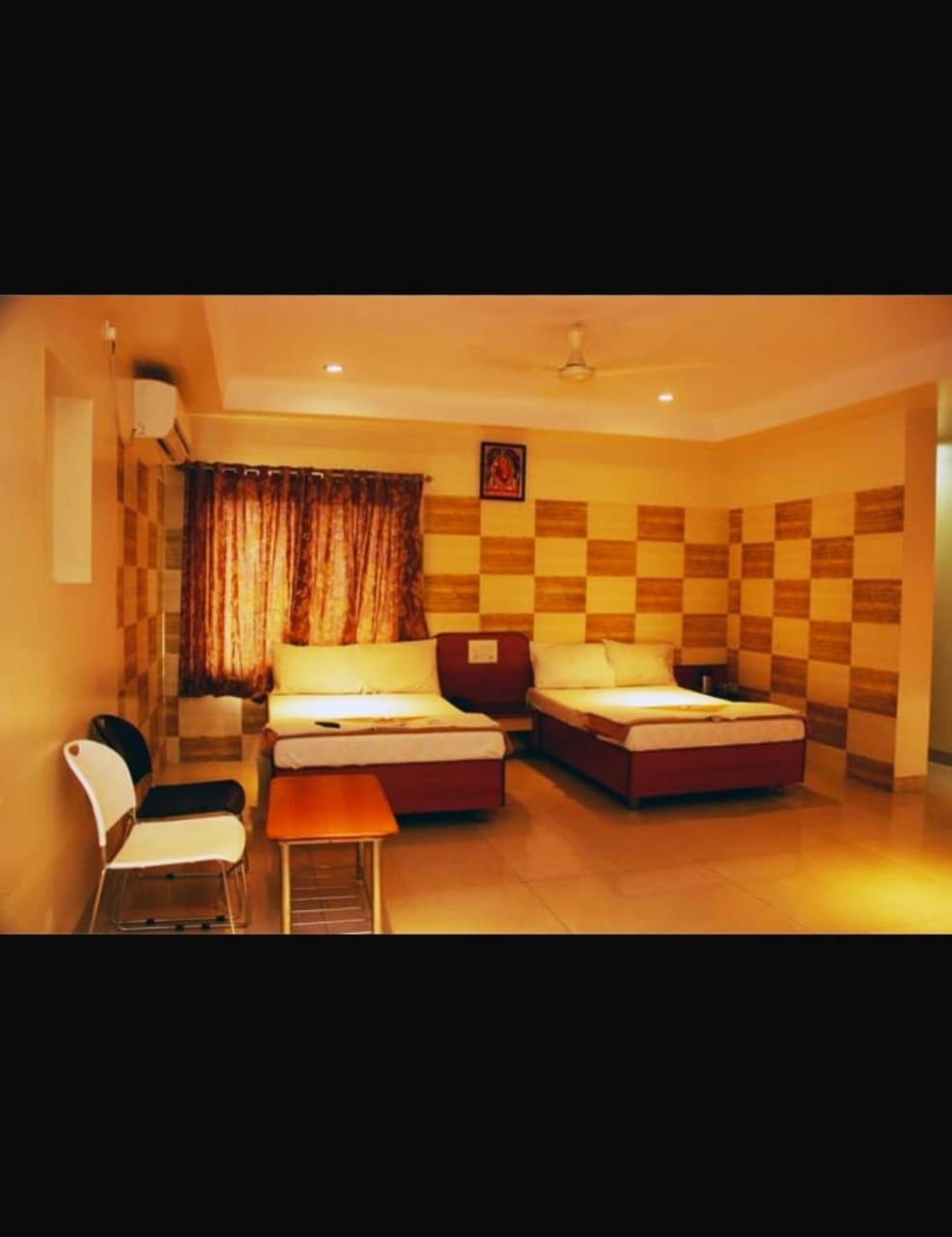 Hotel Apple Sai Residency Shirdi Buitenkant foto